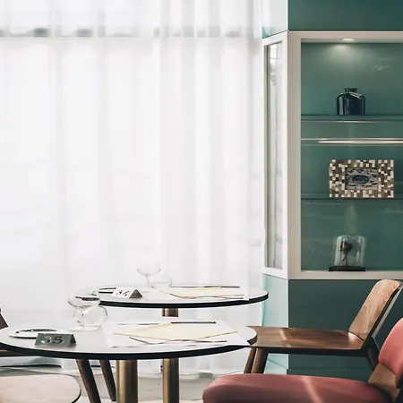 Four-guest Getaway In *